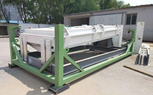 牛羊飼料加工設(shè)備價格多少?其出現(xiàn)篩網(wǎng)堵塞現(xiàn)象應該如何避免?