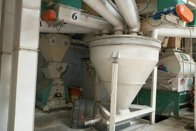 家禽飼料設備在保障產品質量方面發(fā)揮了關鍵作用